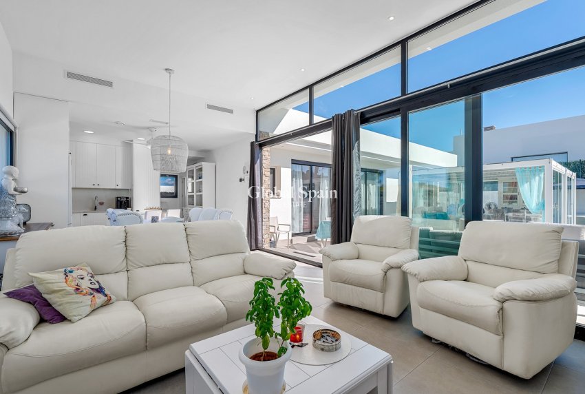 Resale - VILLA -
CALASPARRA - Inland