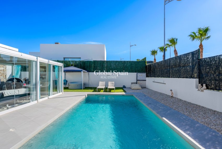 Resale - VILLA -
CALASPARRA - Inland