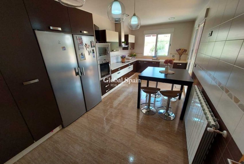 Resale - VILLA -
CALASPARRA - Inland