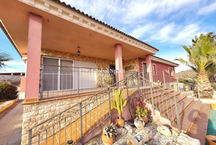 Resale - VILLA -
CALASPARRA - Inland
