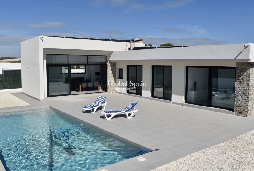 Resale - VILLA -
CALASPARRA - Inland