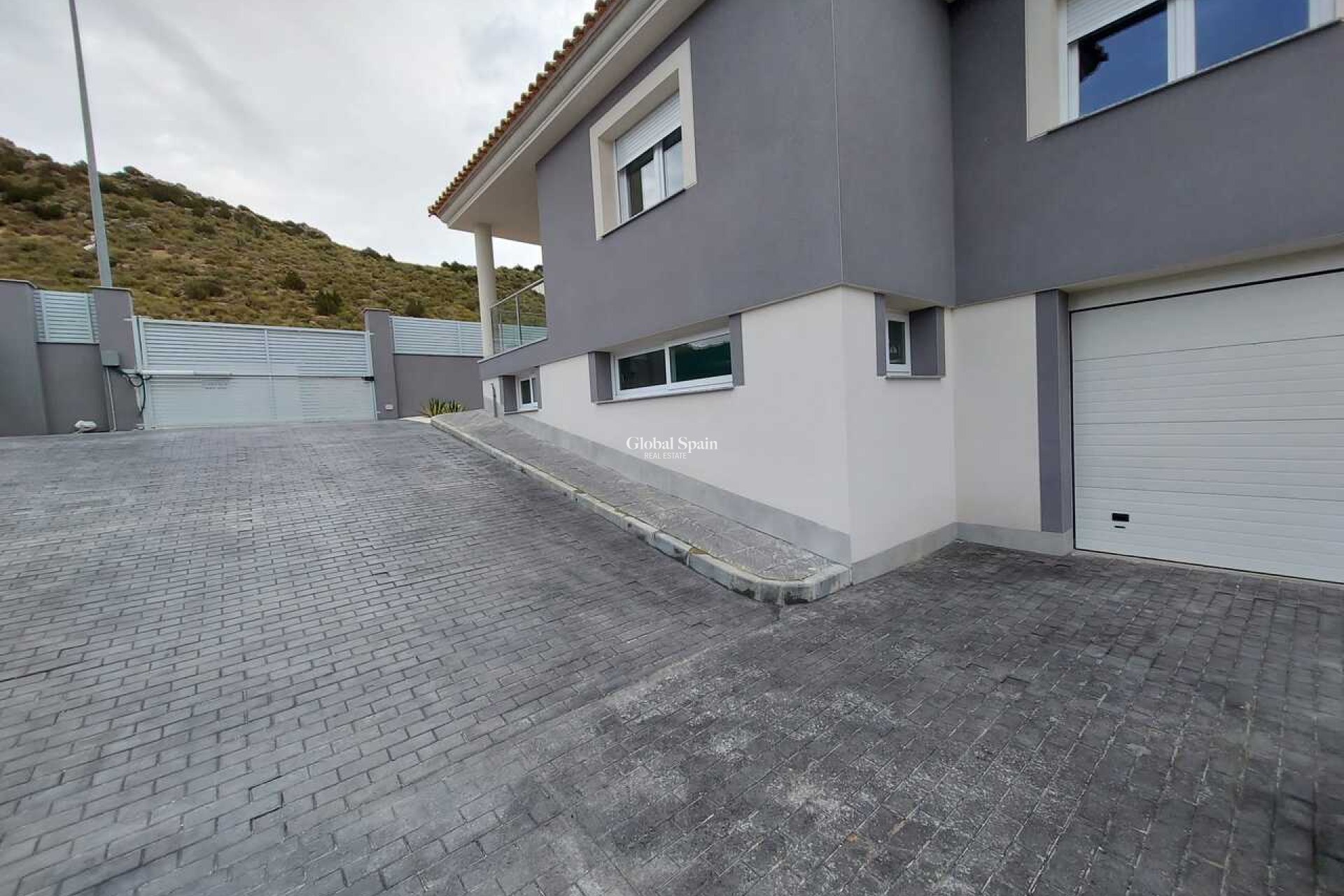 Resale - VILLA -
CALASPARRA - Inland