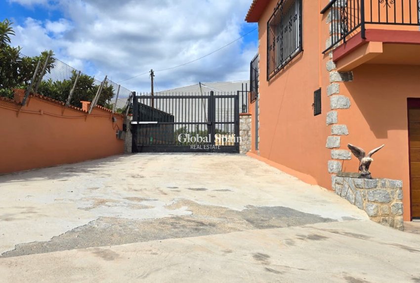 Resale - VILLA -
CALLOSA D'EN SARRIÀ - Callosa De Ensarrià