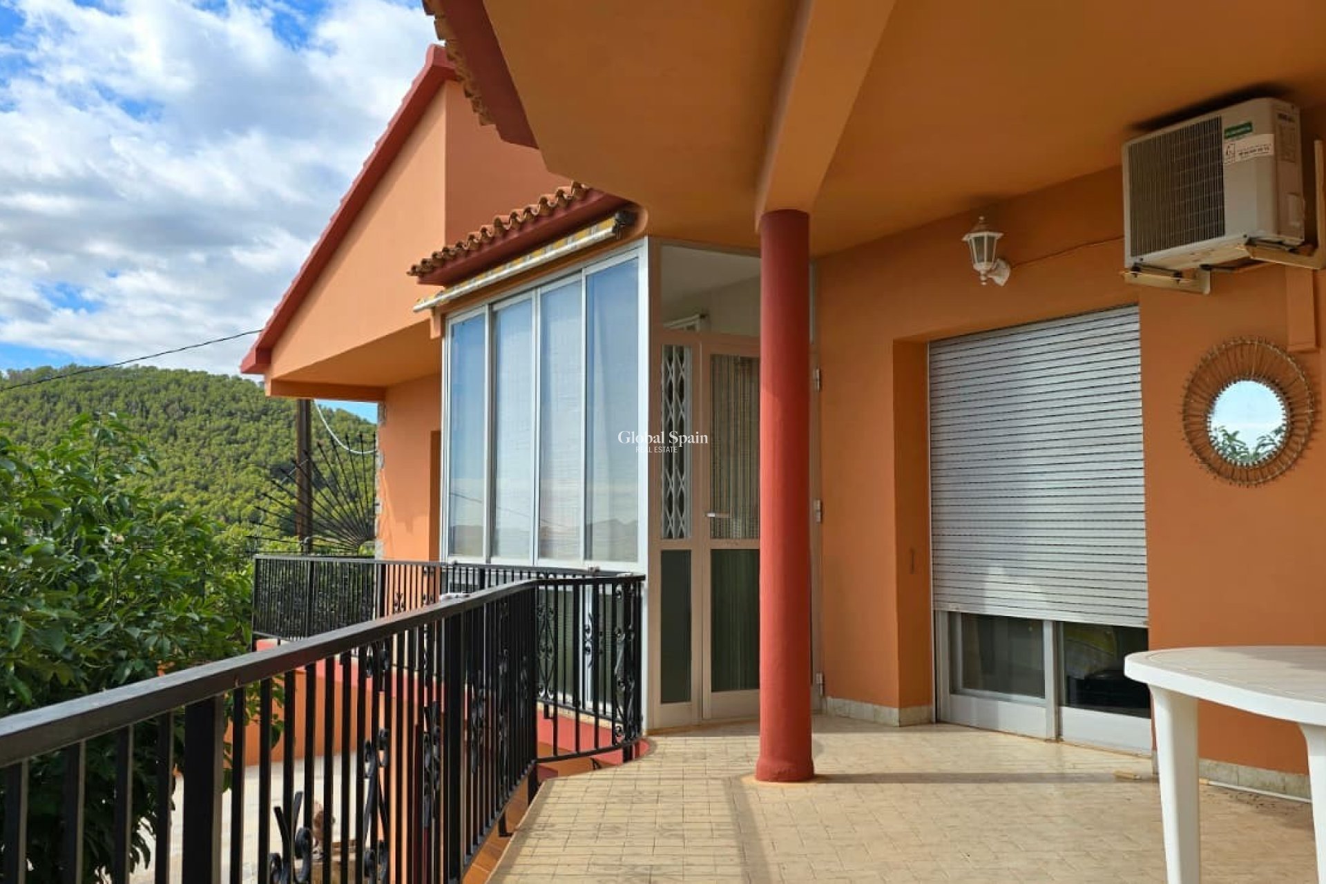 Resale - VILLA -
CALLOSA D'EN SARRIÀ - Callosa De Ensarrià