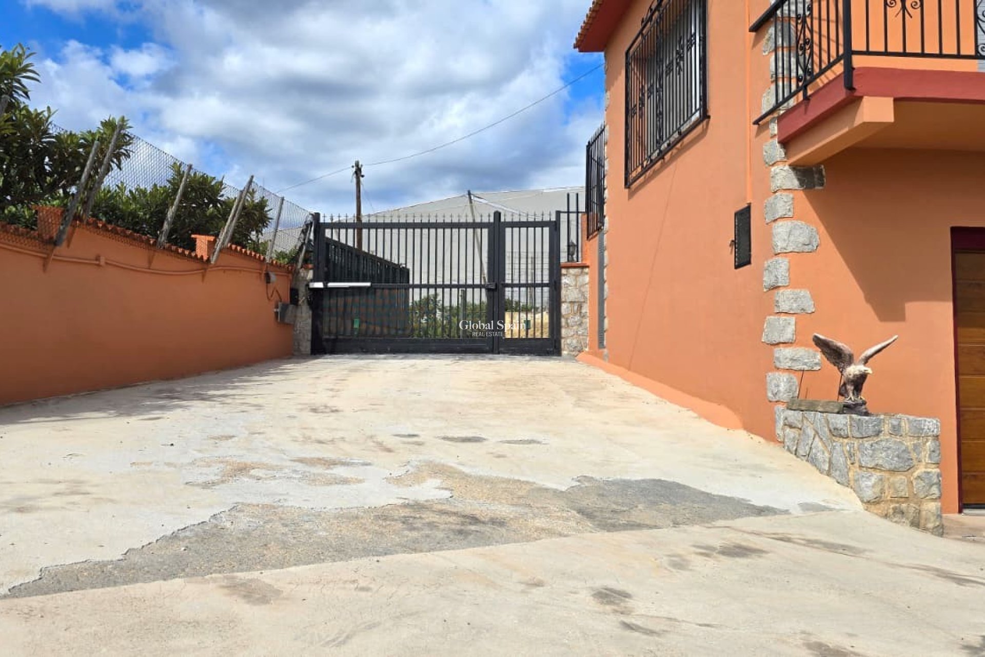Resale - VILLA -
CALLOSA D'EN SARRIÀ - Callosa De Ensarrià