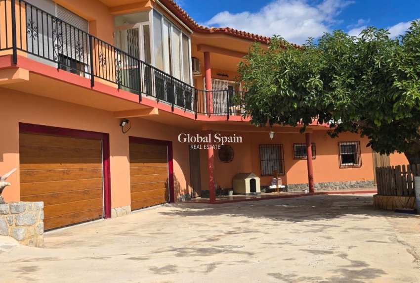 Resale - VILLA -
CALLOSA D'EN SARRIÀ - Callosa De Ensarrià