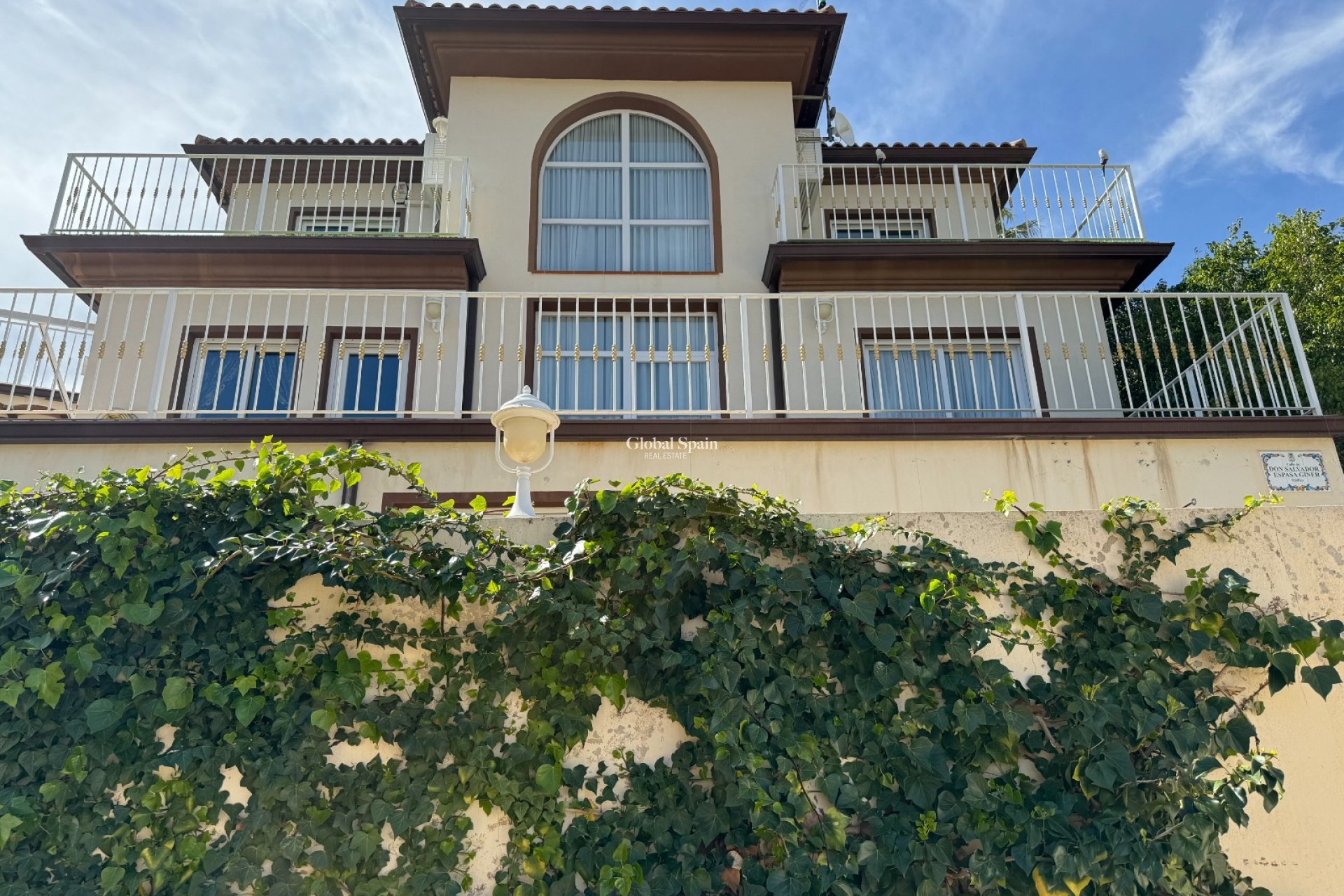 Resale - VILLA -
CALLOSA D'EN SARRIÀ - Callosa De Ensarrià