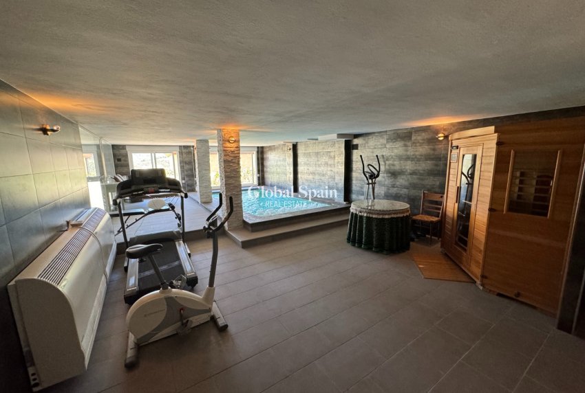 Resale - VILLA -
CALLOSA D'EN SARRIÀ - Callosa De Ensarrià