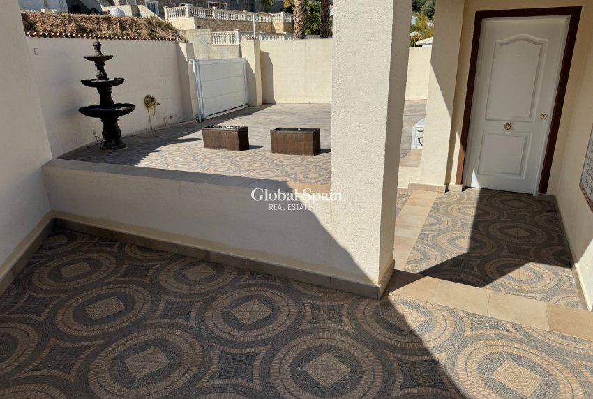 Resale - VILLA -
CALLOSA D'EN SARRIÀ - Callosa De Ensarrià