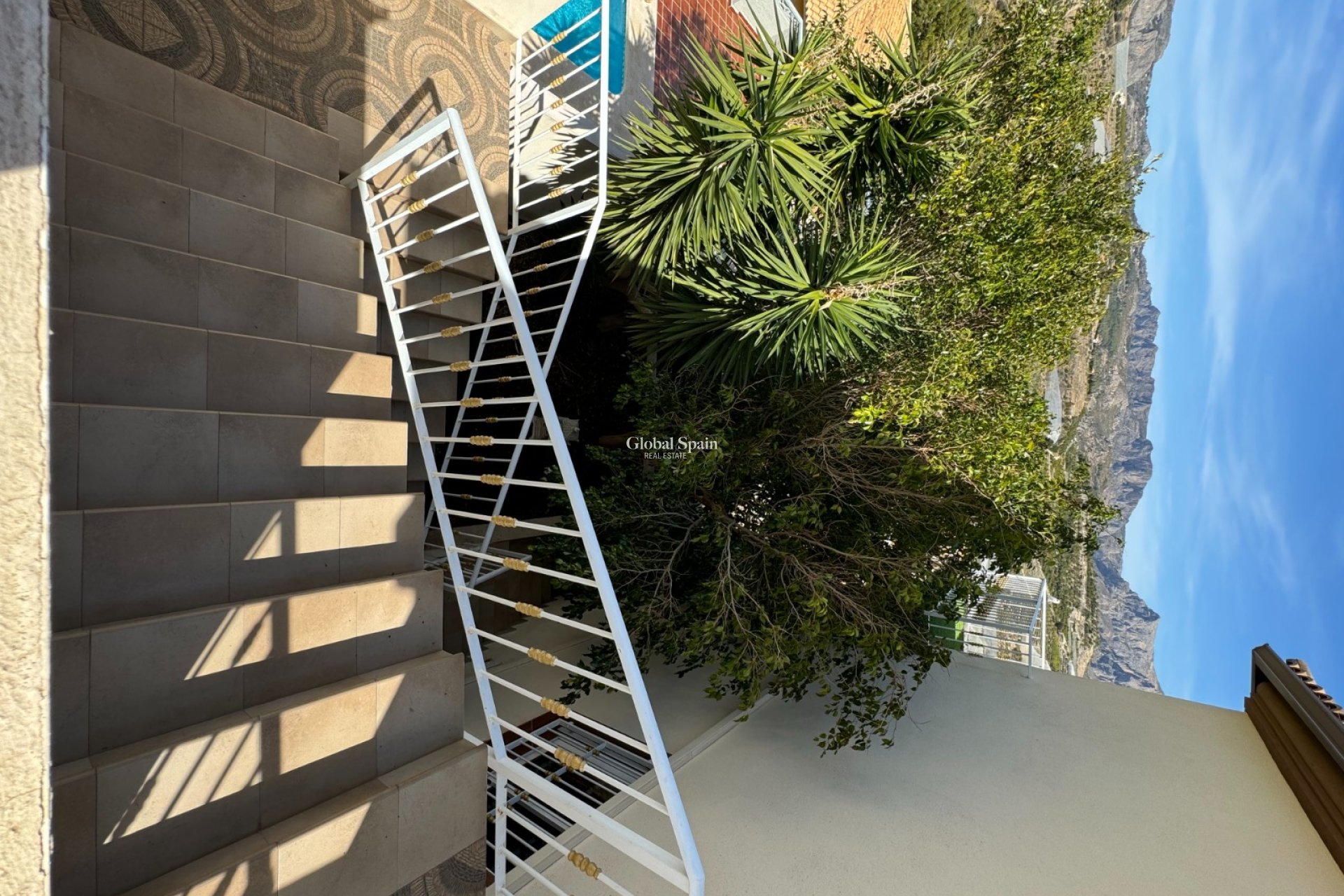 Resale - VILLA -
CALLOSA D'EN SARRIÀ - Callosa De Ensarrià