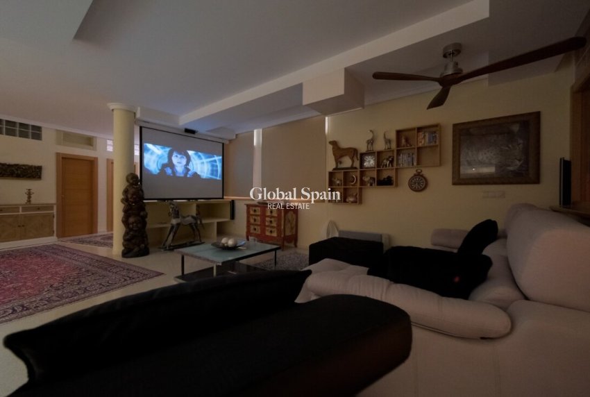 Resale - VILLA -
CALLOSA D'EN SARRIÀ - Costa Blanca