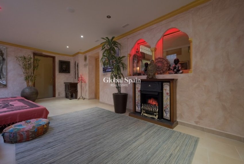 Resale - VILLA -
CALLOSA D'EN SARRIÀ - Costa Blanca