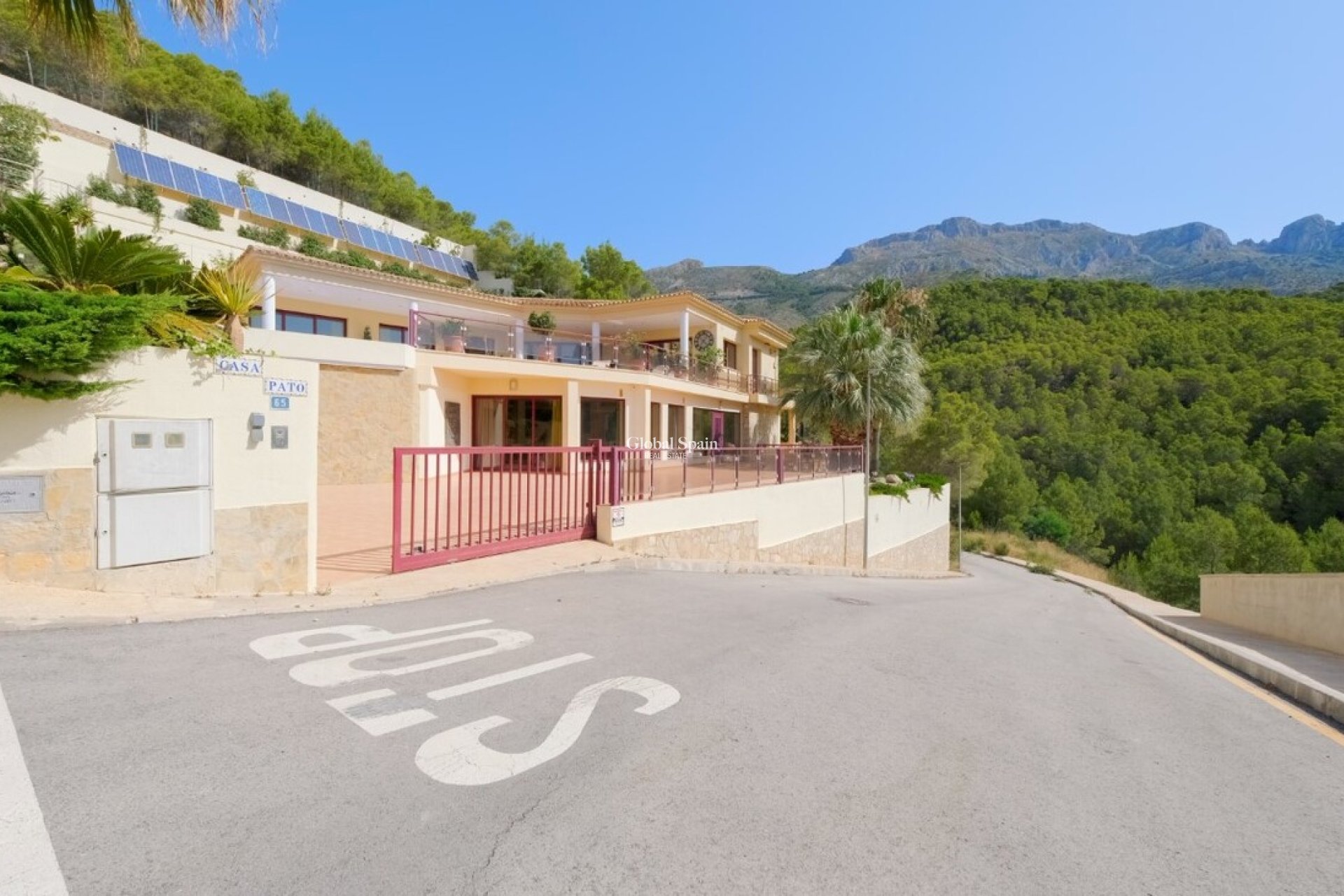Resale - VILLA -
CALLOSA D'EN SARRIÀ - Costa Blanca