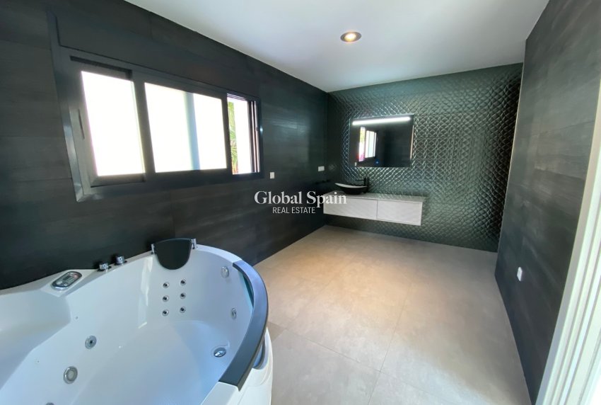 Resale - VILLA -
CALPE - Calpe urbanizaciones