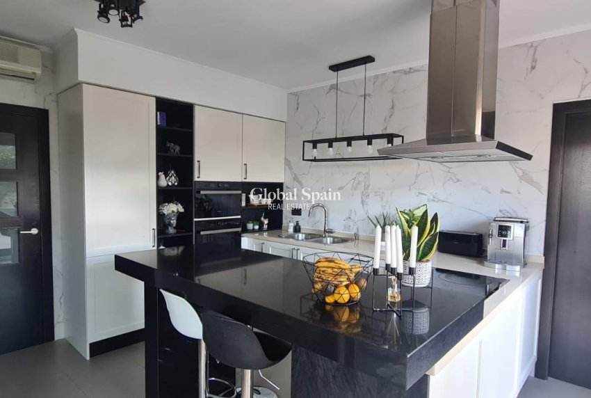 Resale - VILLA -
CALPE - Costa Blanca