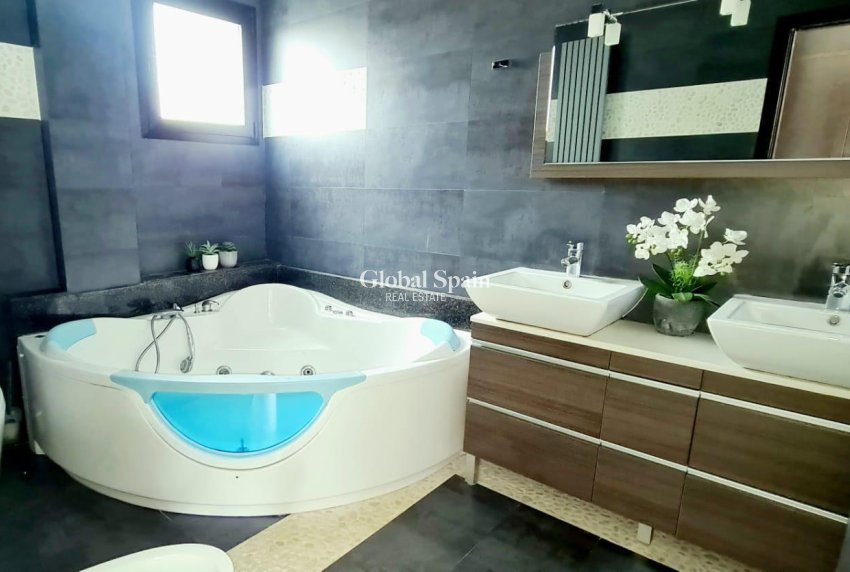 Resale - VILLA -
CALPE - Costa Blanca