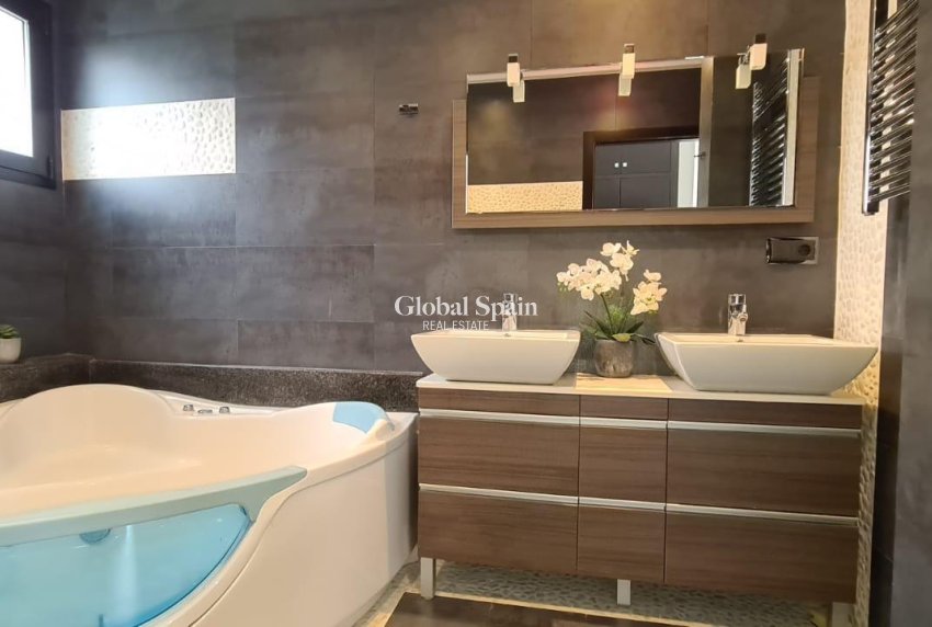 Resale - VILLA -
CALPE - Costa Blanca