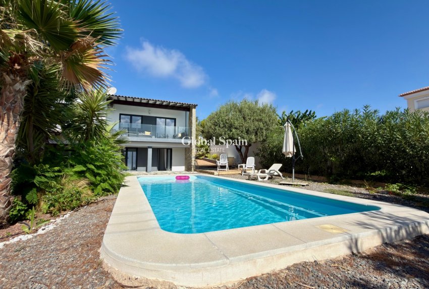 Resale - VILLA -
CALPE - Zona Levante - Playa Fossa