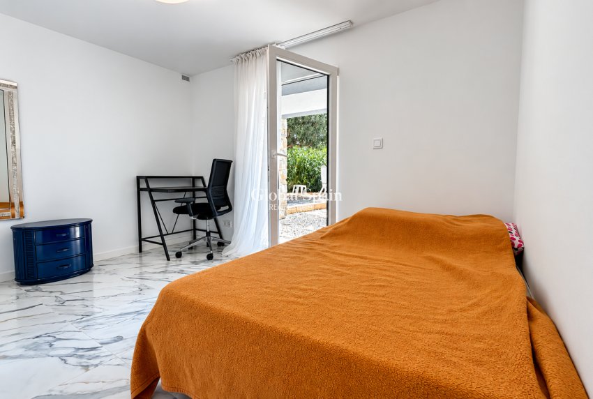 Resale - VILLA -
CALPE - Zona Levante - Playa Fossa