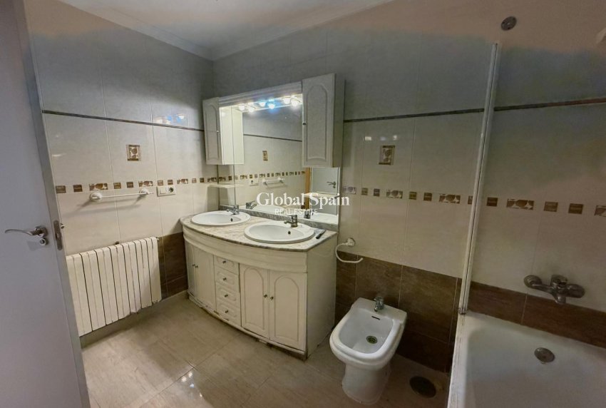 Resale - VILLA -
CALPE - Zona Playa del Bol - Puerto