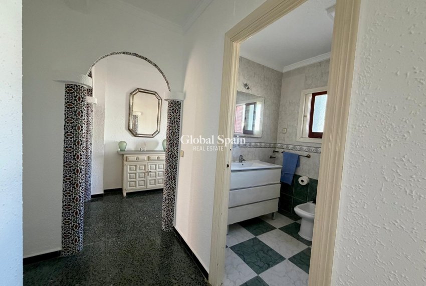 Resale - VILLA -
CALPE - Zona Playa del Bol - Puerto