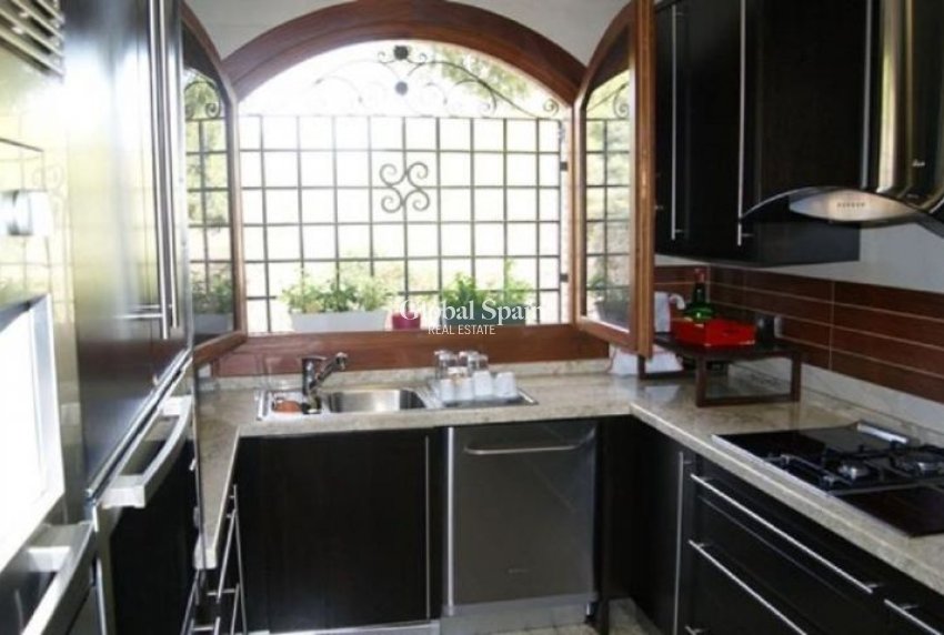 Resale - VILLA -
CAMPOAMOR - Costa Blanca