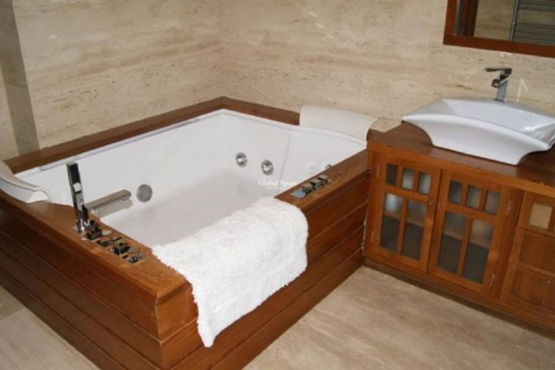 Resale - VILLA -
CAMPOAMOR - Costa Blanca