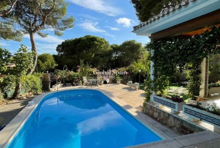 Resale - VILLA -
CAMPOAMOR - Costa Blanca
