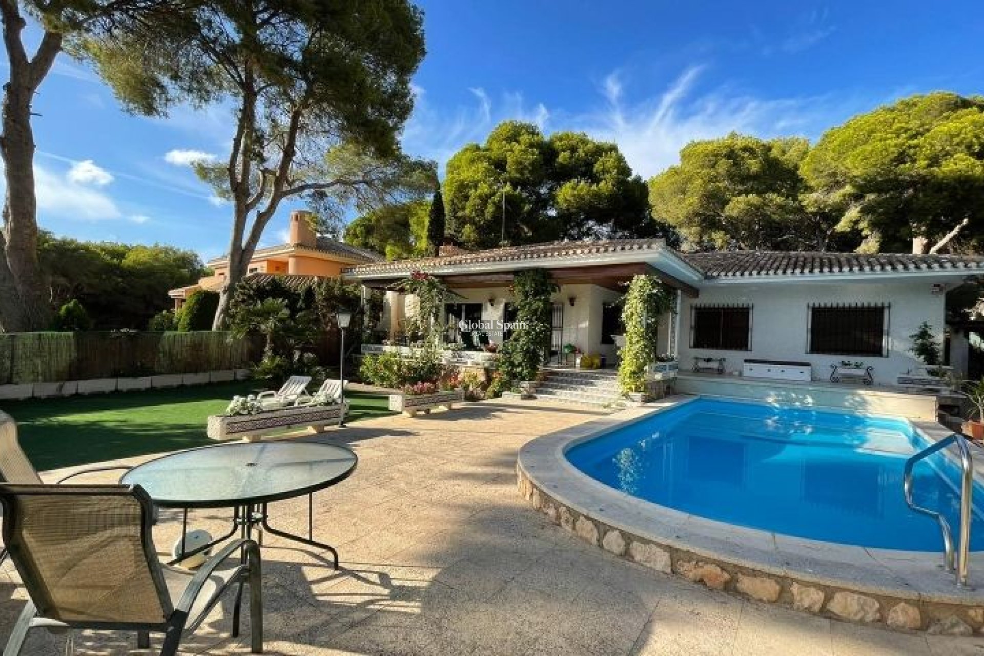 Resale - VILLA -
CAMPOAMOR - Costa Blanca