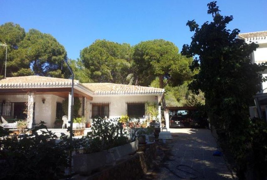 Resale - VILLA -
CAMPOAMOR - Costa Blanca