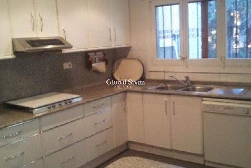 Resale - VILLA -
CAMPOAMOR - Costa Blanca
