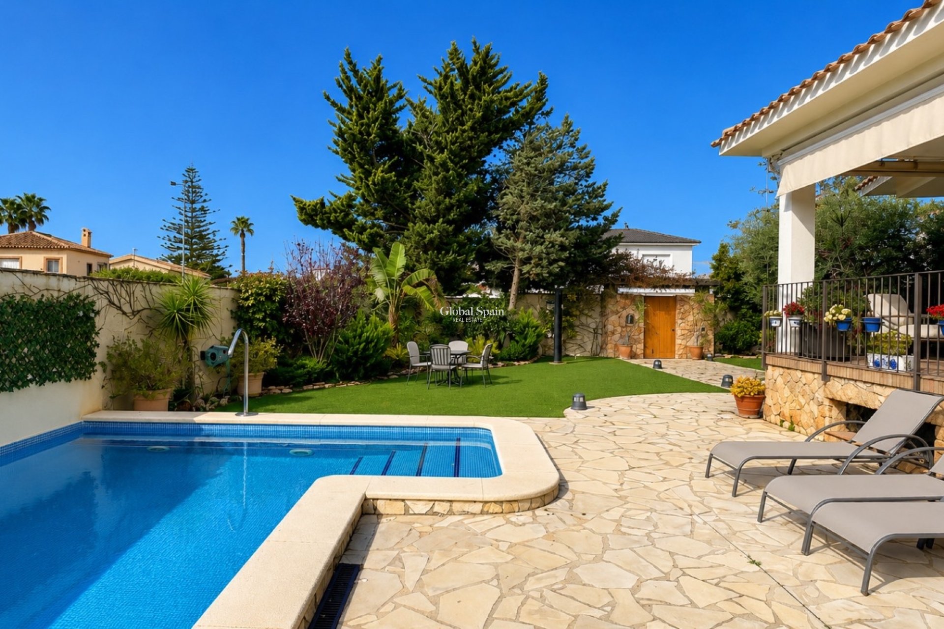 Resale - VILLA -
CAMPOAMOR - Costa Blanca