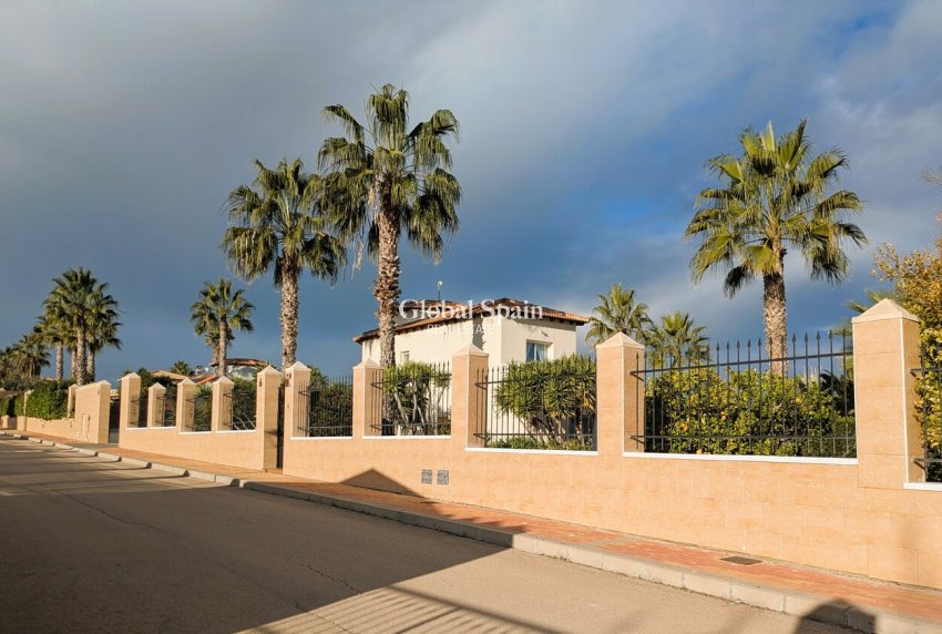 Resale - VILLA -
CAMPOS DEL RÍO - Campos del Rio