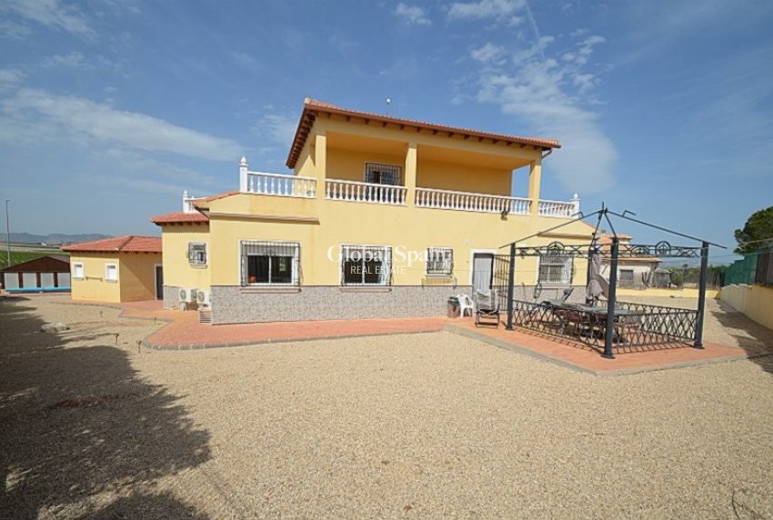 Resale - VILLA -
CAMPOS DEL RÍO - Inland