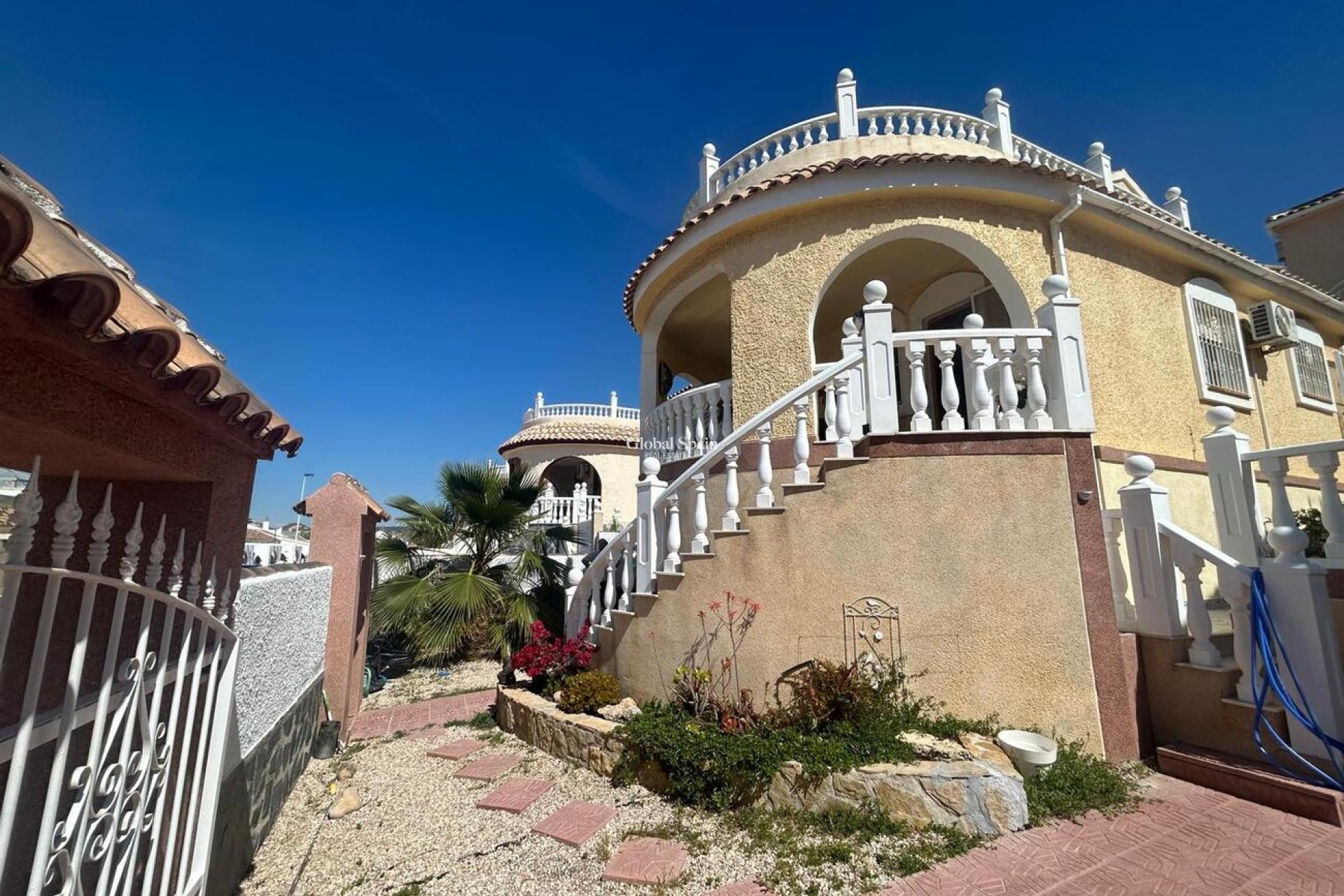 Resale - VILLA -
CAMPOSOL - Sector D