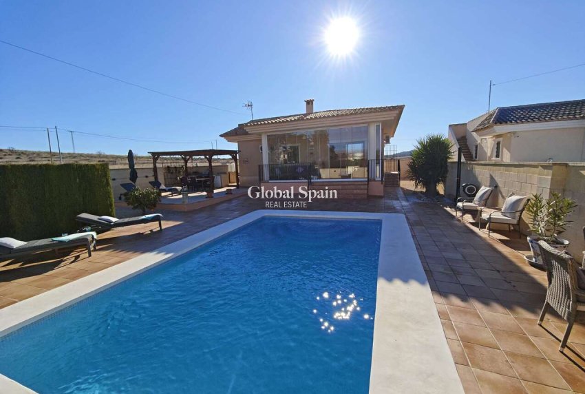 Resale - VILLA -
CAÑADA DEL TRIGO - Inland