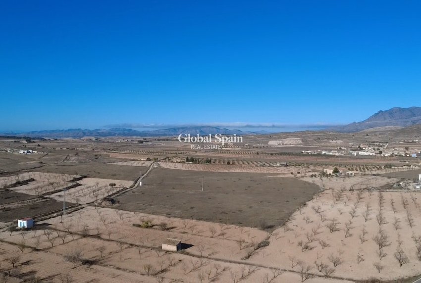 Resale - VILLA -
CAÑADA DEL TRIGO - Inland