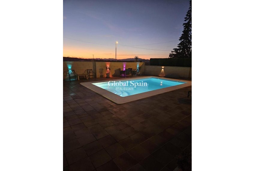 Resale - VILLA -
CAÑADA DEL TRIGO - Inland