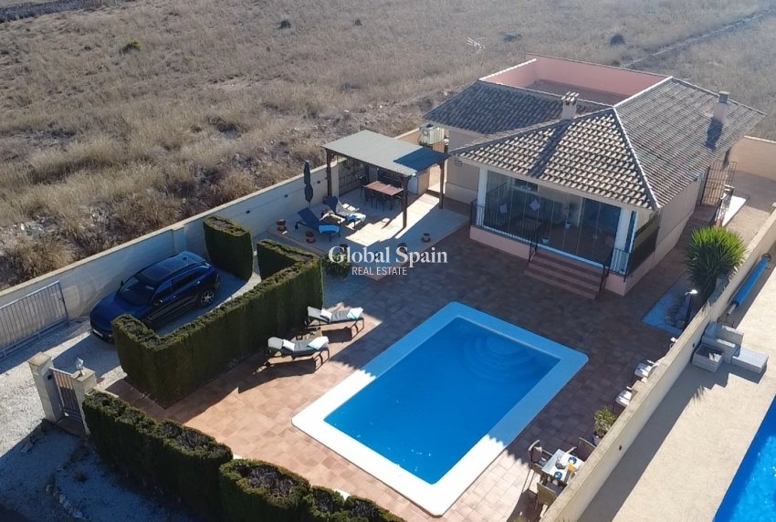 Resale - VILLA -
CAÑADA DEL TRIGO - Inland