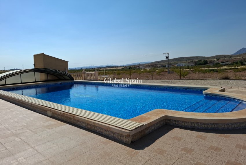 Resale - Villa -
Canada Del Trigo