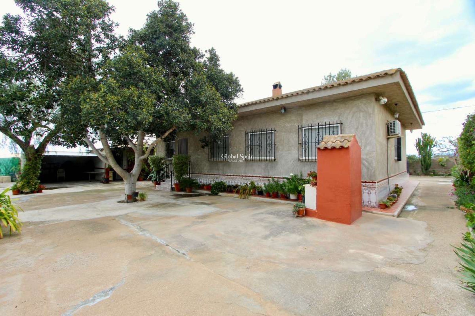 Resale - VILLA -
CAÑADAS DE SAN PEDRO - Inland