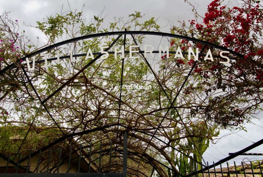 Resale - VILLA -
CAÑADAS DE SAN PEDRO - Inland