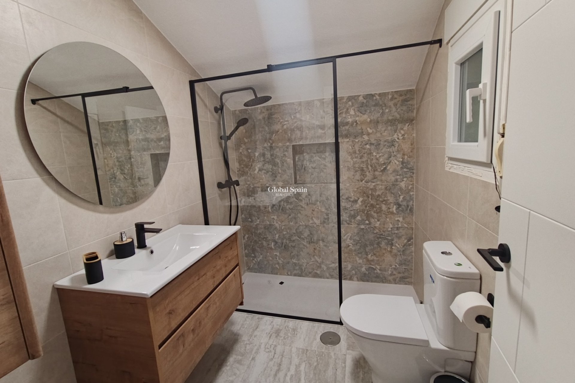 Resale - VILLA -
CAÑADAS DE SAN PEDRO - Inland