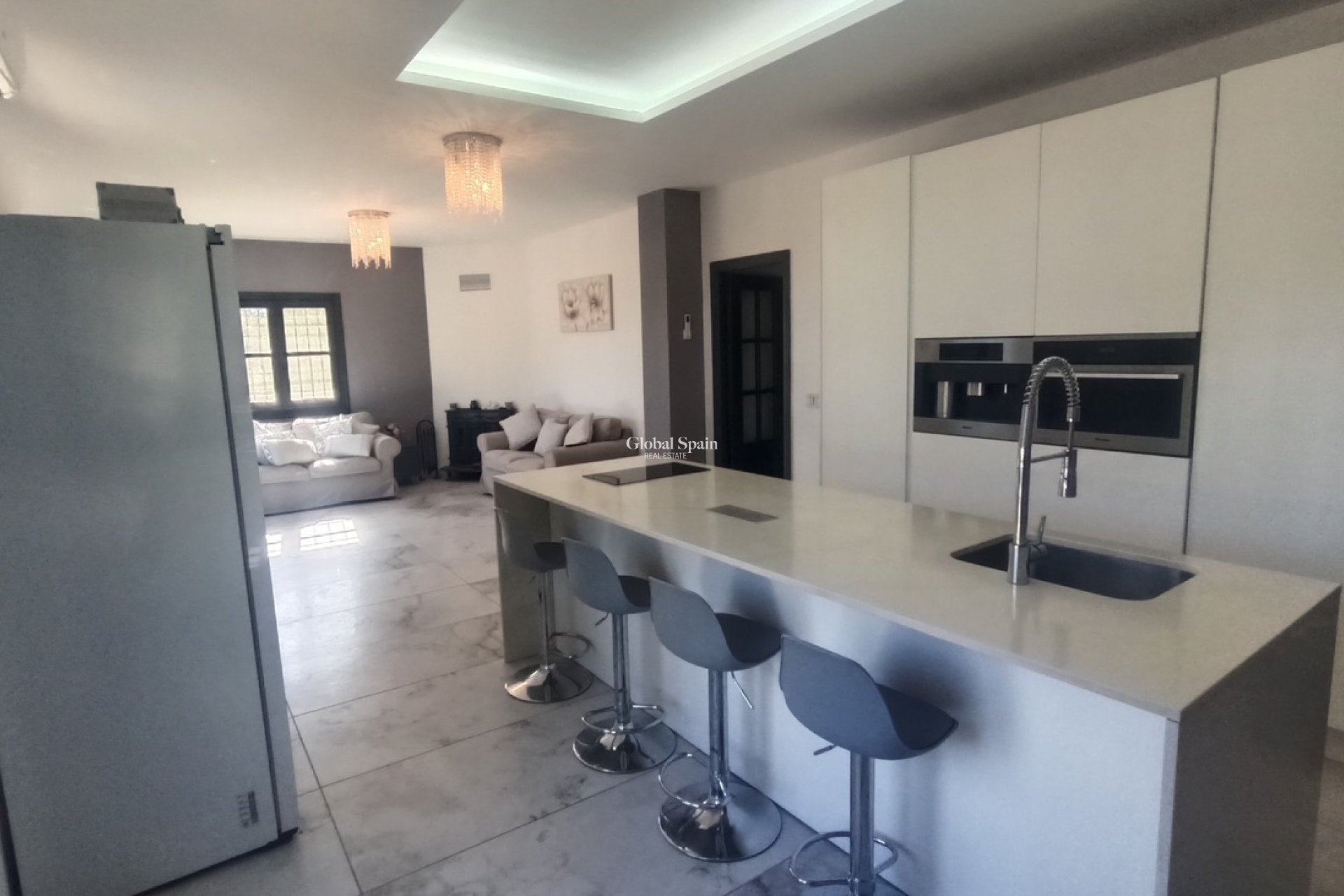 Resale - VILLA -
CAÑADAS DE SAN PEDRO - Inland