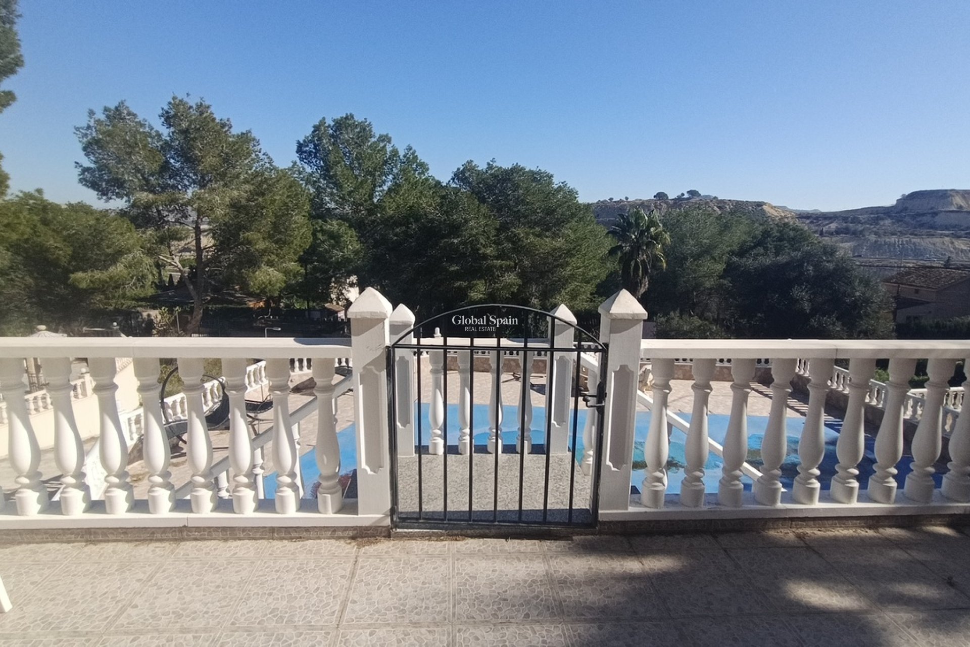 Resale - VILLA -
CAÑADAS DE SAN PEDRO - Inland