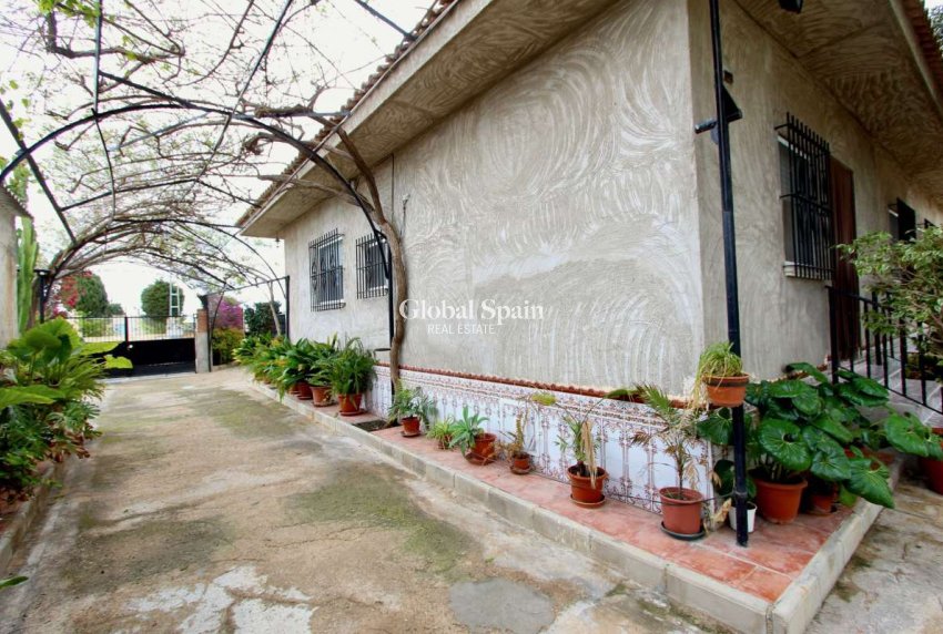 Resale - VILLA -
CAÑADAS DE SAN PEDRO - Inland