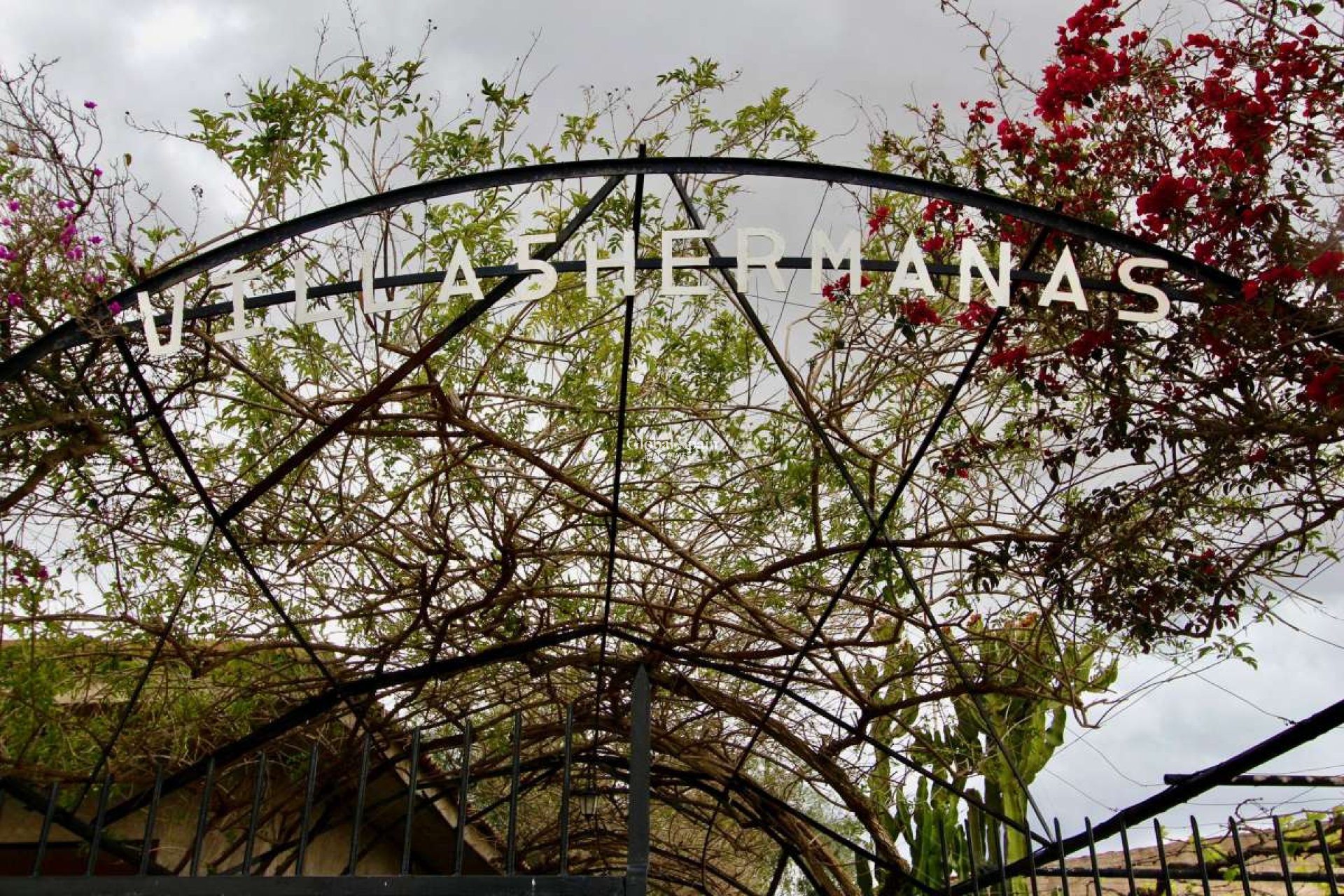 Resale - VILLA -
CAÑADAS DE SAN PEDRO - Inland