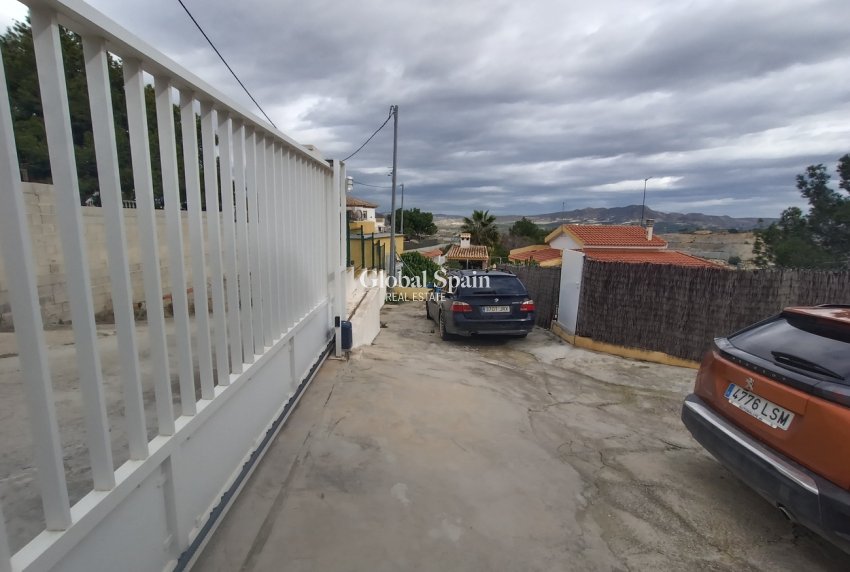 Resale - VILLA -
CAÑADAS DE SAN PEDRO - Inland