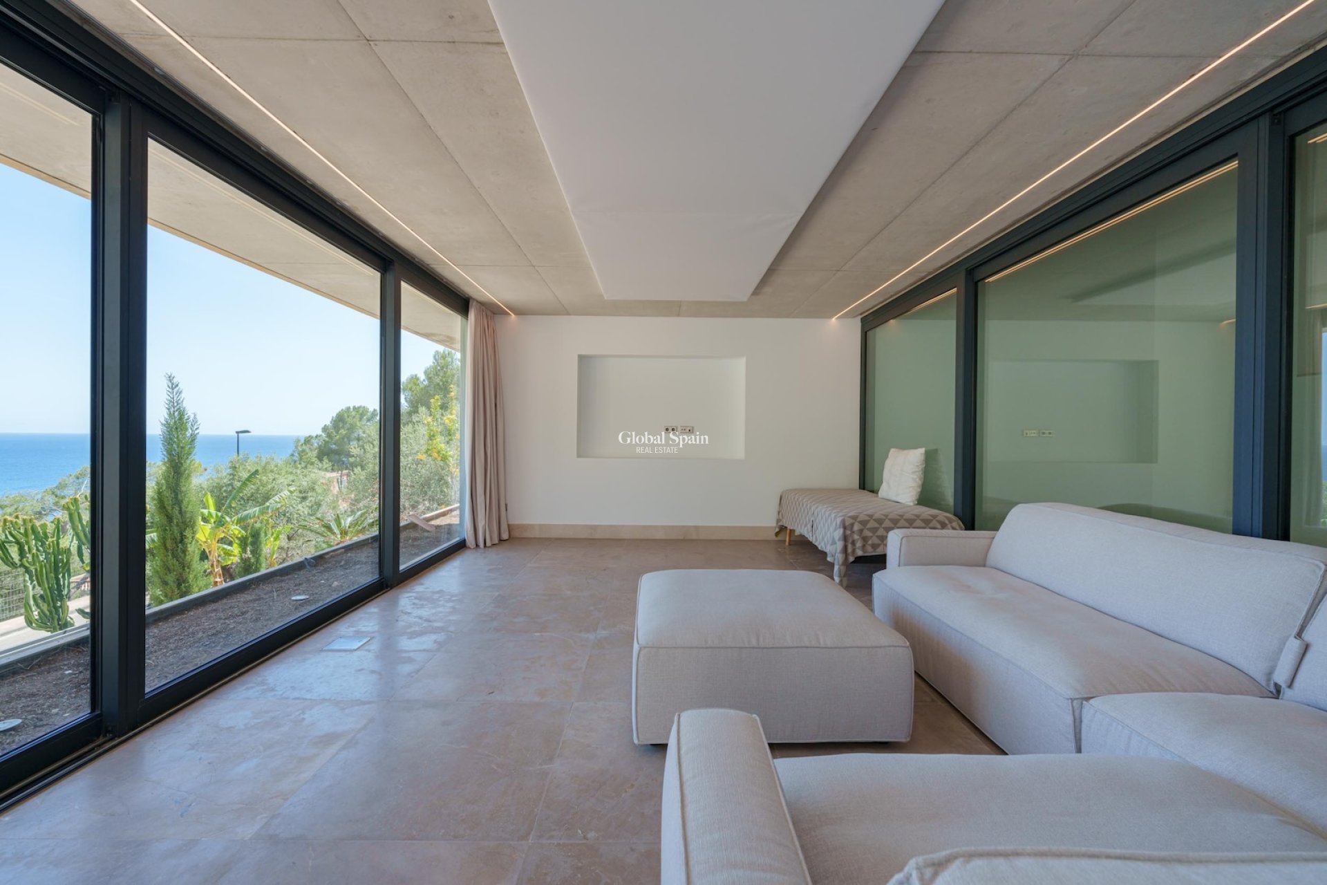 Resale - Villa -
Canyamel - optional location detail