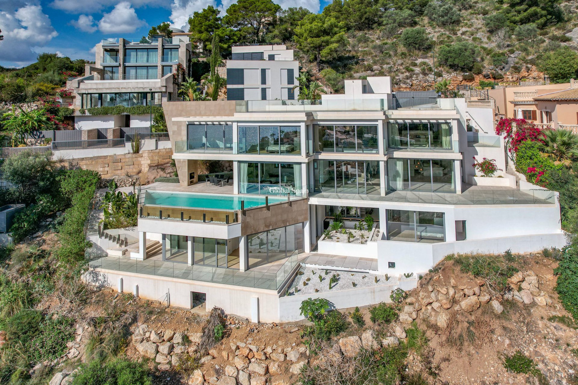 Resale - VILLA -
CANYAMEL